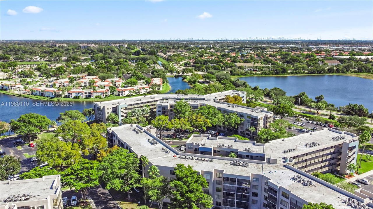 Real estate property located at 1001 Colony Point Cir #114, Broward, Colony Point 5 Condo, Pembroke Pines, FL
