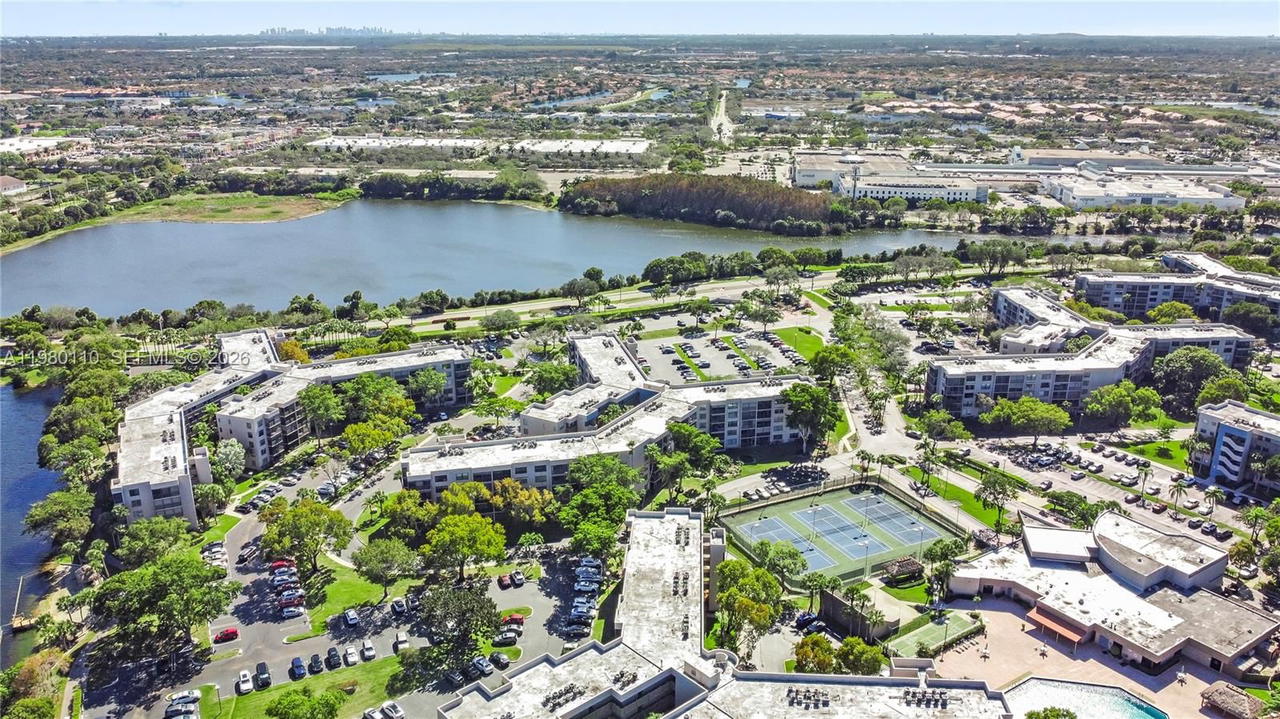 Real estate property located at 1001 Colony Point Cir #114, Broward, Colony Point 5 Condo, Pembroke Pines, FL