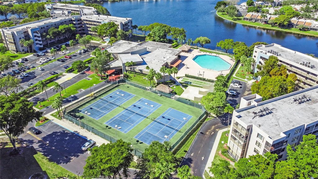 Real estate property located at 1001 Colony Point Cir #114, Broward, Colony Point 5 Condo, Pembroke Pines, FL