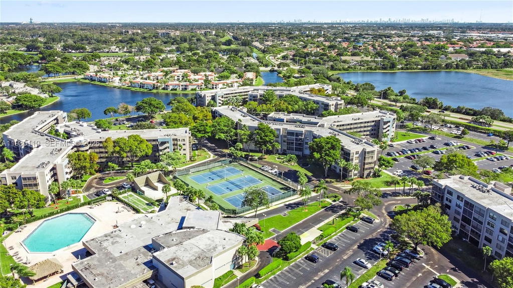 Real estate property located at 1001 Colony Point Cir #114, Broward, Colony Point 5 Condo, Pembroke Pines, FL