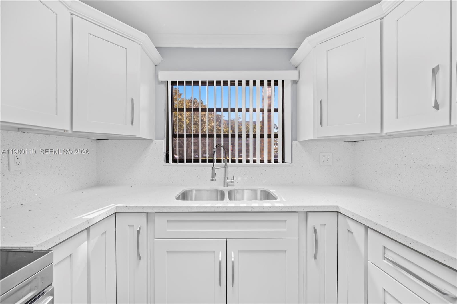 Real estate property located at 1001 Colony Point Cir #114, Broward, Colony Point 5 Condo, Pembroke Pines, FL