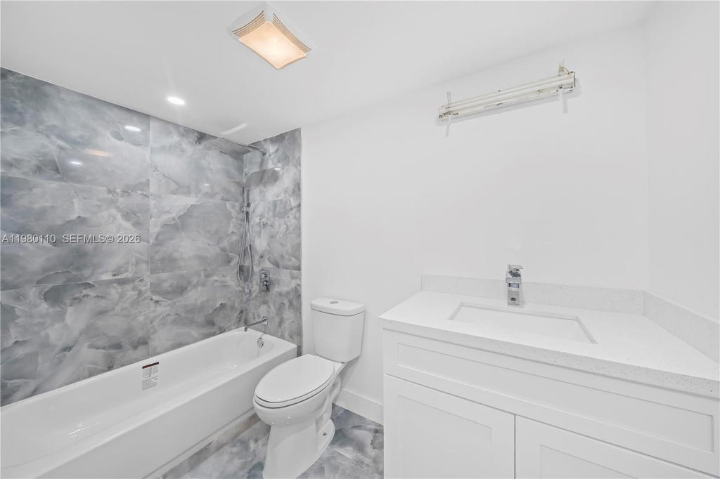 Real estate property located at 1001 Colony Point Cir #114, Broward, Colony Point 5 Condo, Pembroke Pines, FL