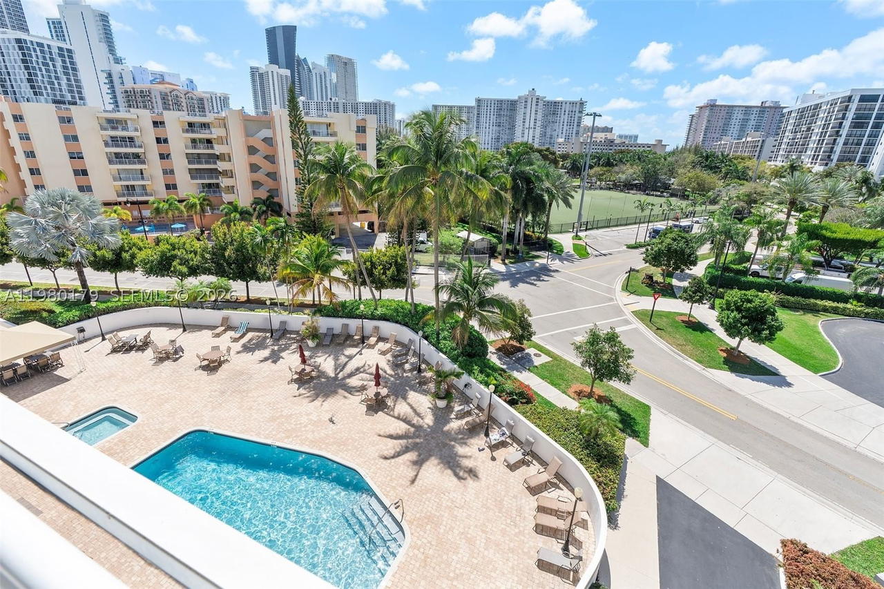 Real estate property located at 17801 Bay Rd #607, Miami-dade, Le Frontenac Condo, Sunny Isles Beach, FL