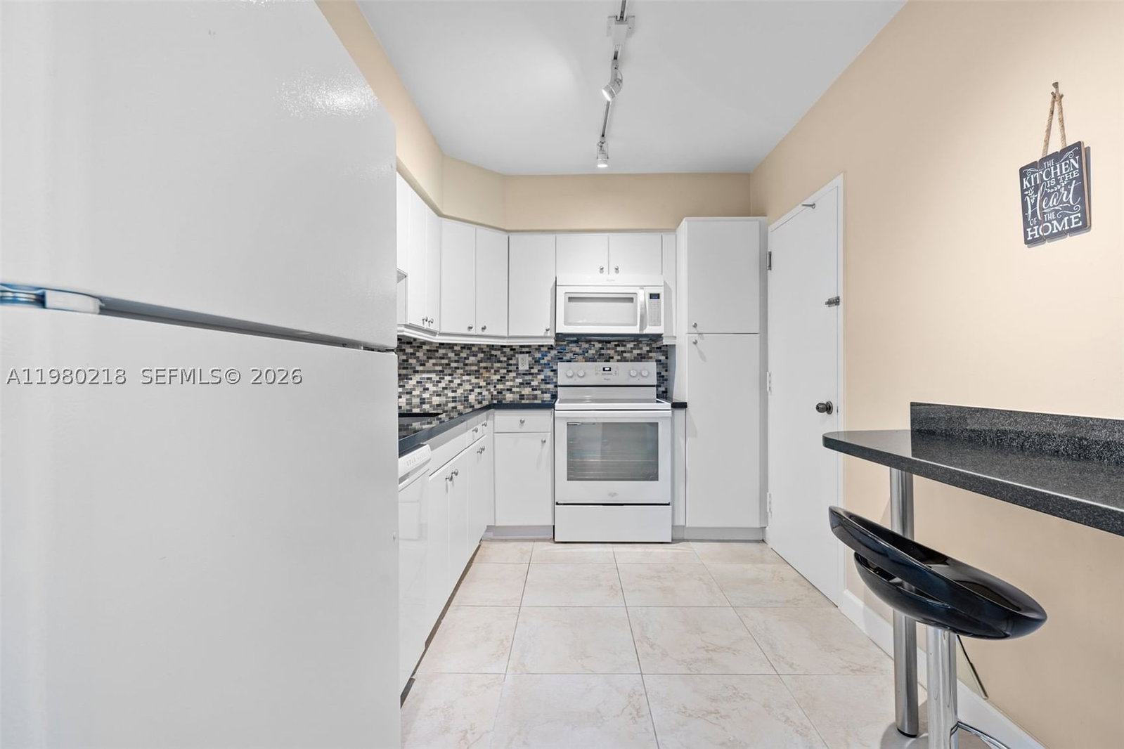 Real estate property located at 500 Bayview Dr #325, Miami-dade, Arlen House West Condo, Sunny Isles Beach, FL
