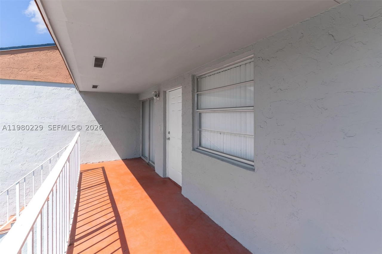 Real estate property located at 15421 81st Cir Ln #28, Miami-dade, Tennis View Condo Ph I, Miami, FL