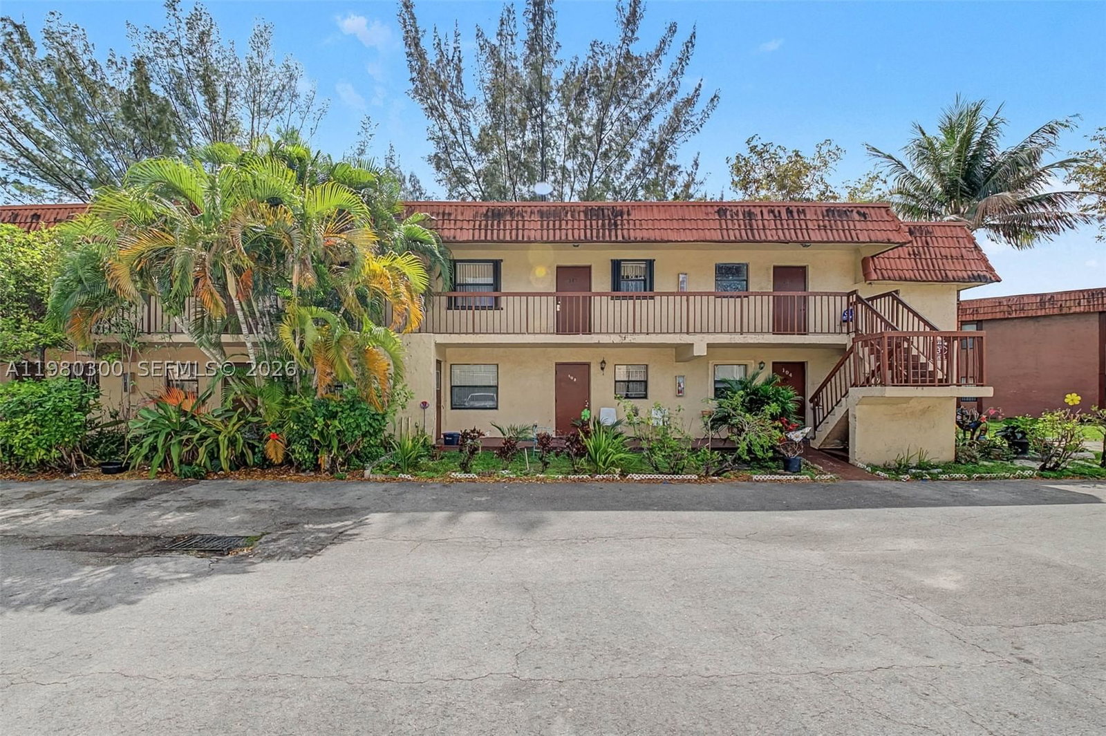 Real estate property located at 6525 26th Dr #204-37, Miami-dade, Lago Grande Three-a Condo, Hialeah, FL