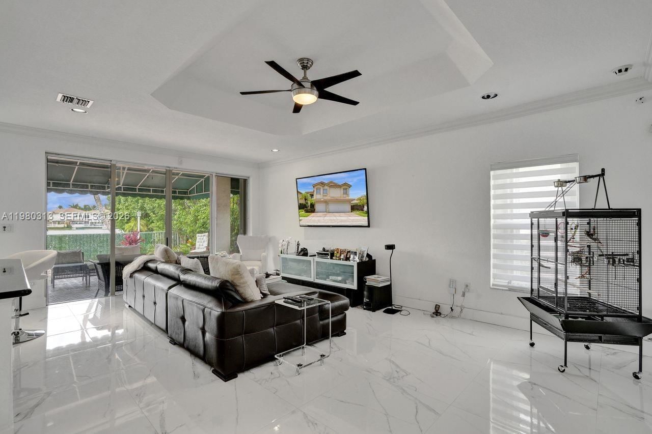 Real estate property located at 11008 73rd St, Miami-dade, Doral Isles St Croix Amen, Doral, FL