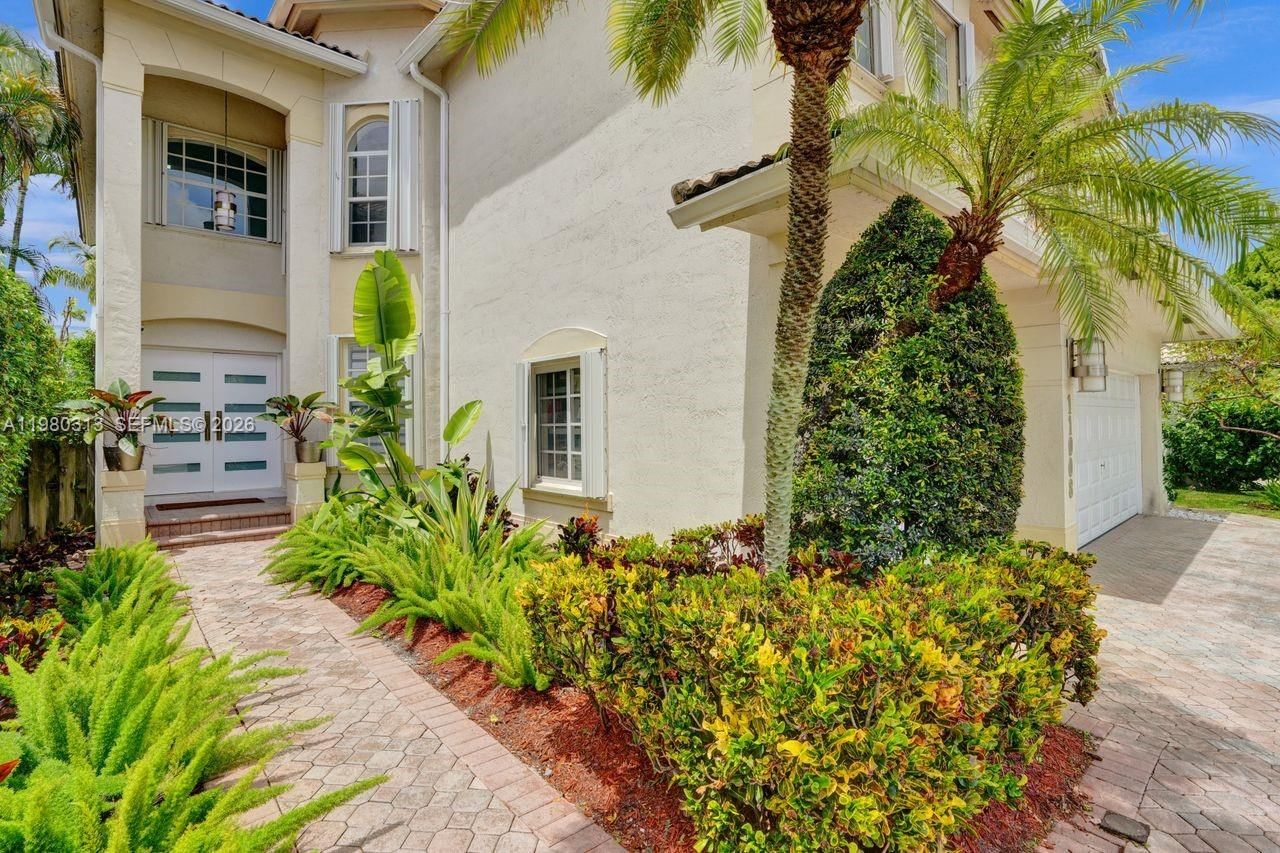 Real estate property located at 11008 73rd St, Miami-dade, Doral Isles St Croix Amen, Doral, FL