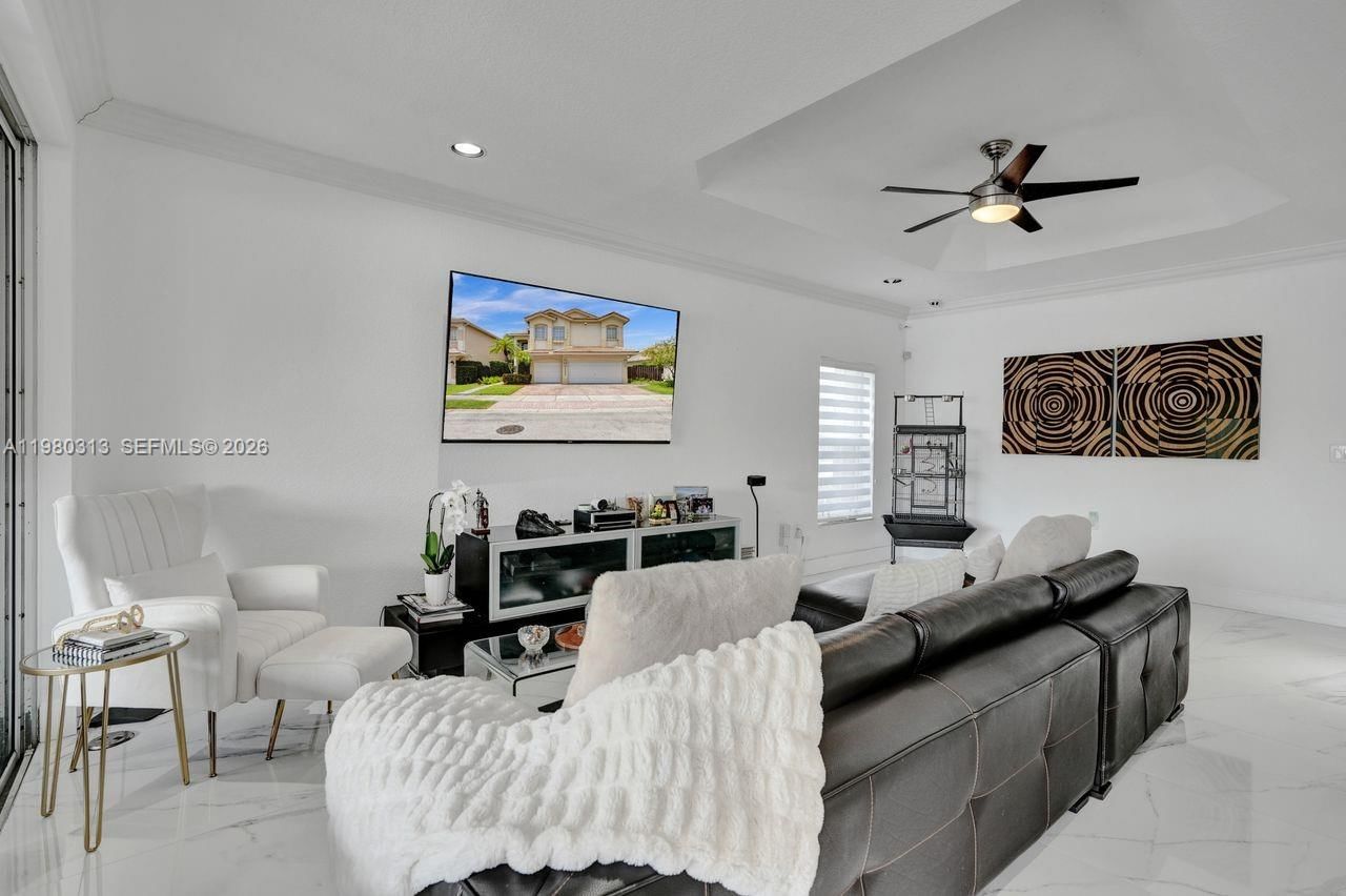 Real estate property located at 11008 73rd St, Miami-dade, Doral Isles St Croix Amen, Doral, FL