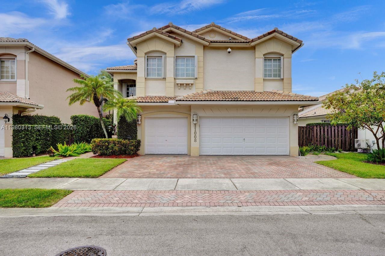 Real estate property located at 11008 73rd St, Miami-dade, Doral Isles St Croix Amen, Doral, FL