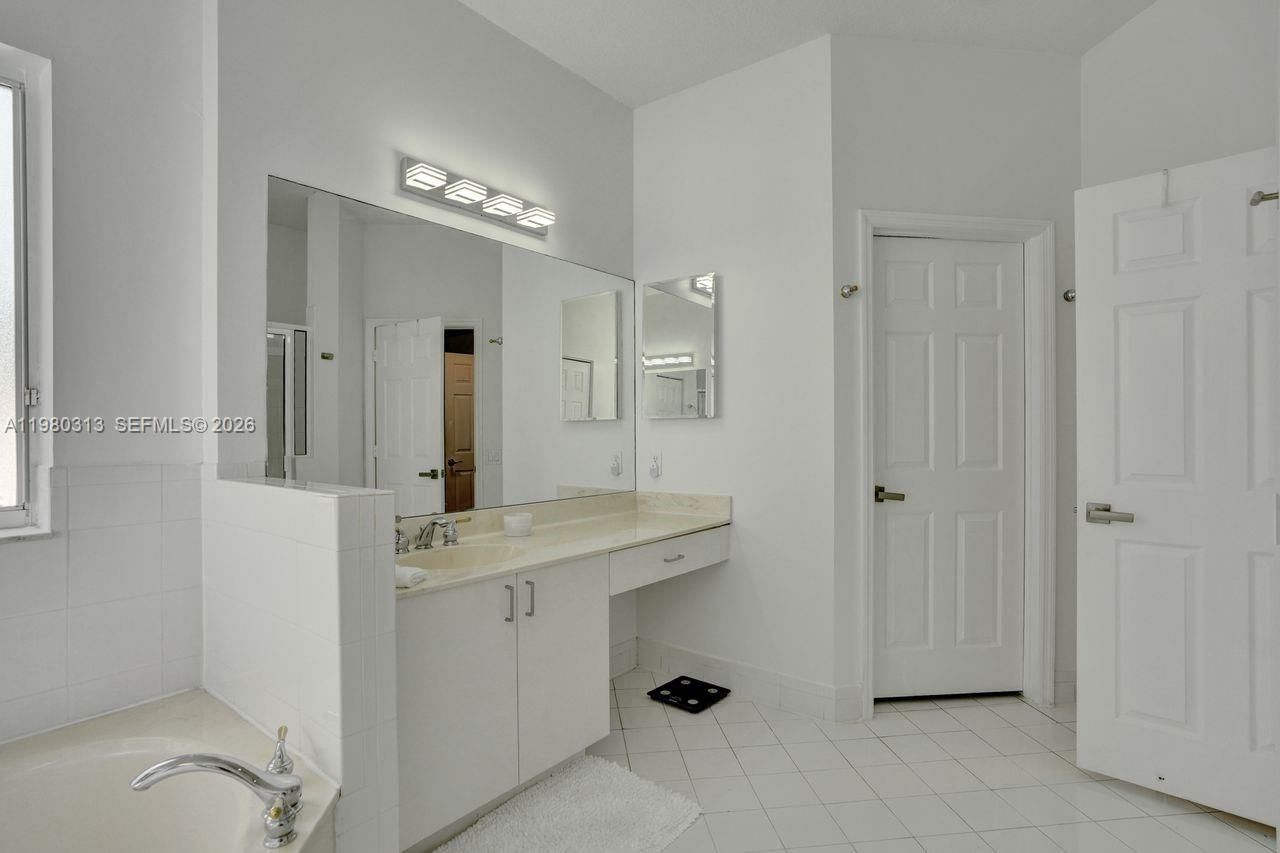 Real estate property located at 11008 73rd St, Miami-dade, Doral Isles St Croix Amen, Doral, FL