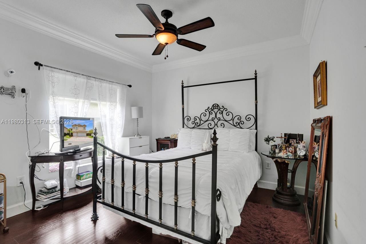Real estate property located at 11008 73rd St, Miami-dade, Doral Isles St Croix Amen, Doral, FL