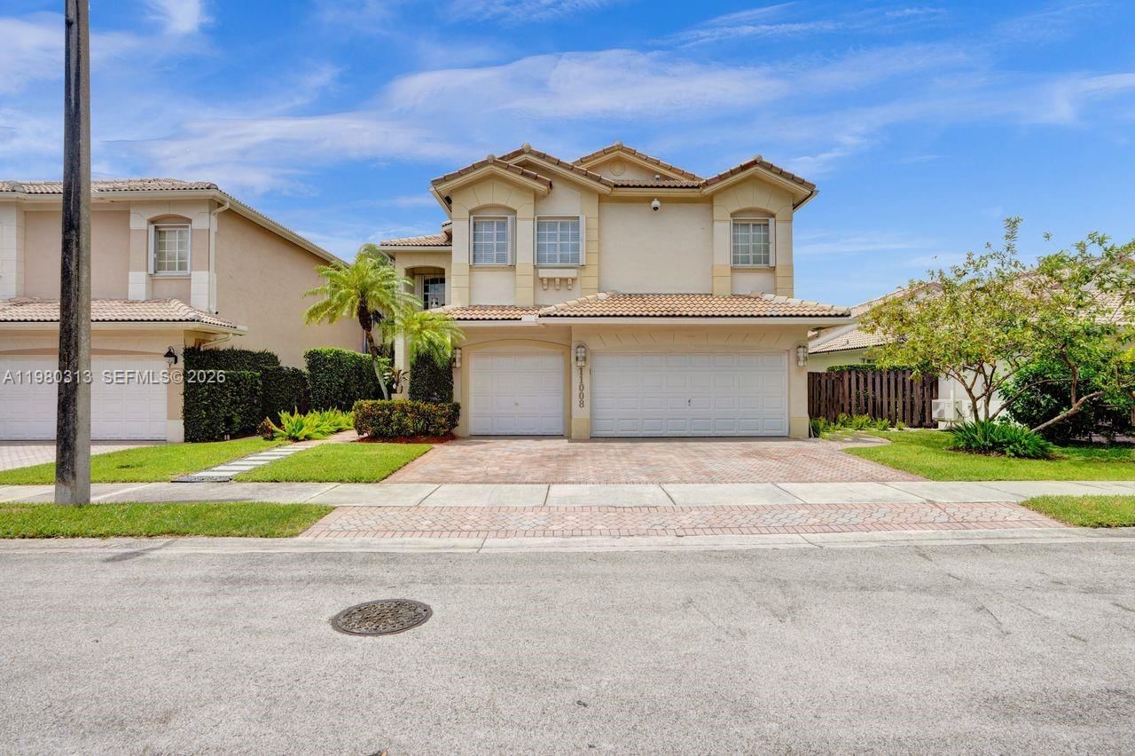 Real estate property located at 11008 73rd St, Miami-dade, Doral Isles St Croix Amen, Doral, FL