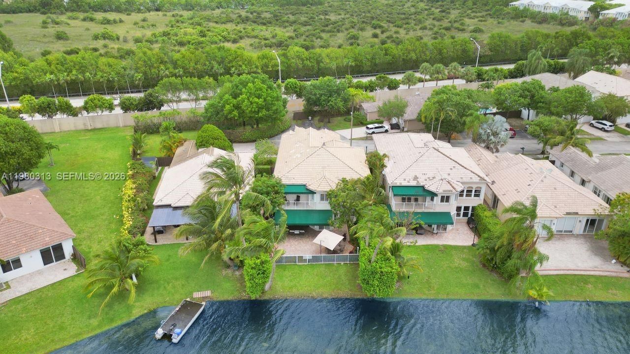 Real estate property located at 11008 73rd St, Miami-dade, Doral Isles St Croix Amen, Doral, FL