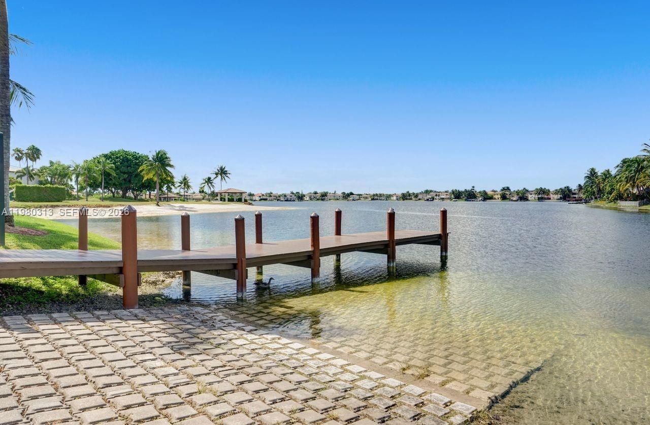 Real estate property located at 11008 73rd St, Miami-dade, Doral Isles St Croix Amen, Doral, FL