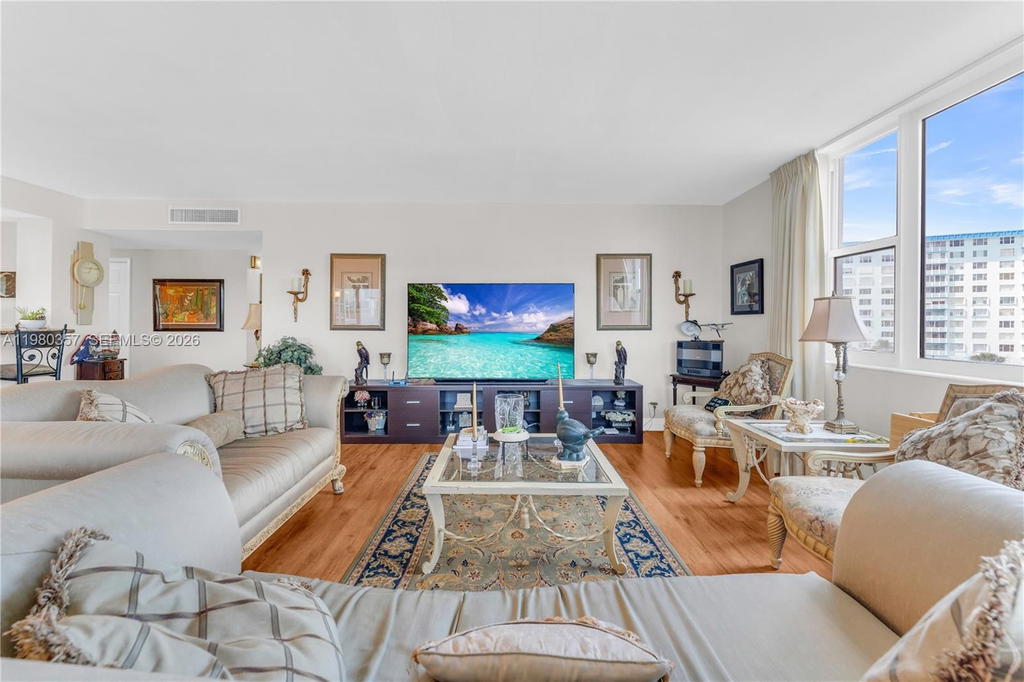 Real estate property located at 3800 Hillcrest Dr #511, Broward, Hillcrest East No 25 Cond, Hollywood, FL