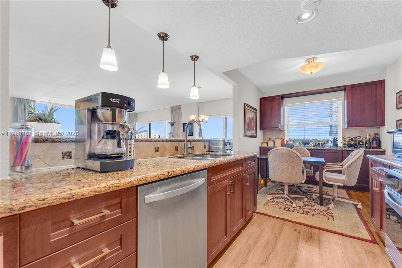 Real estate property located at 3800 Hillcrest Dr #511, Broward, Hillcrest East No 25 Cond, Hollywood, FL
