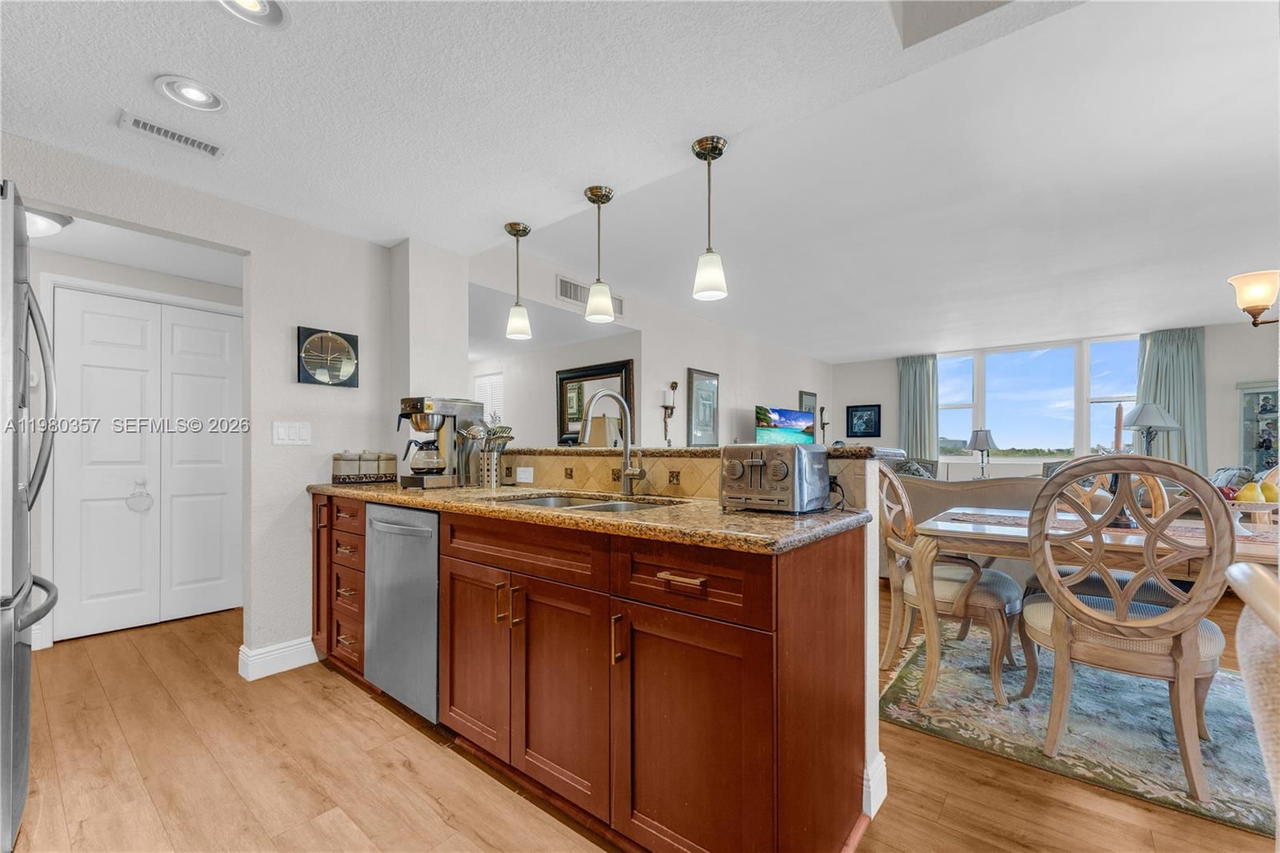 Real estate property located at 3800 Hillcrest Dr #511, Broward, Hillcrest East No 25 Cond, Hollywood, FL