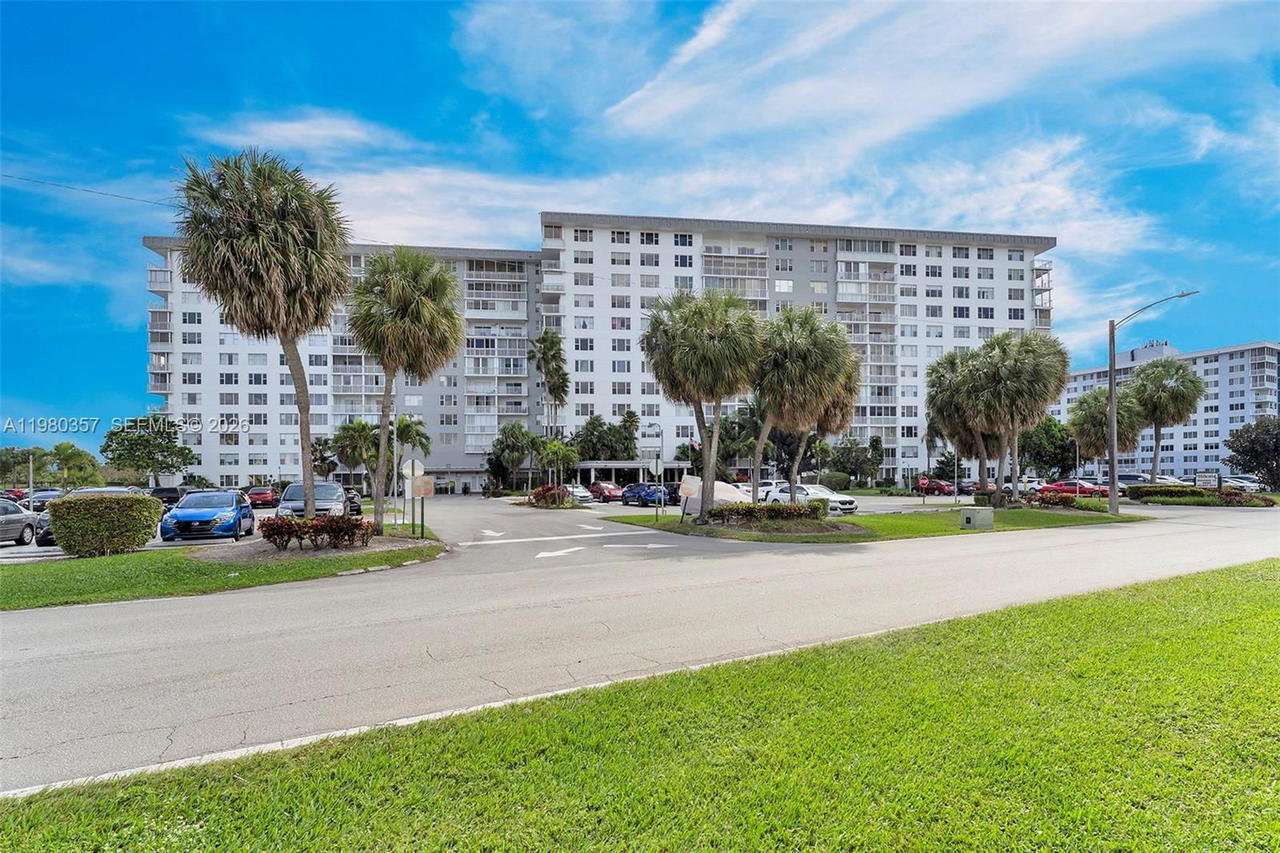 Real estate property located at 3800 Hillcrest Dr #511, Broward, Hillcrest East No 25 Cond, Hollywood, FL