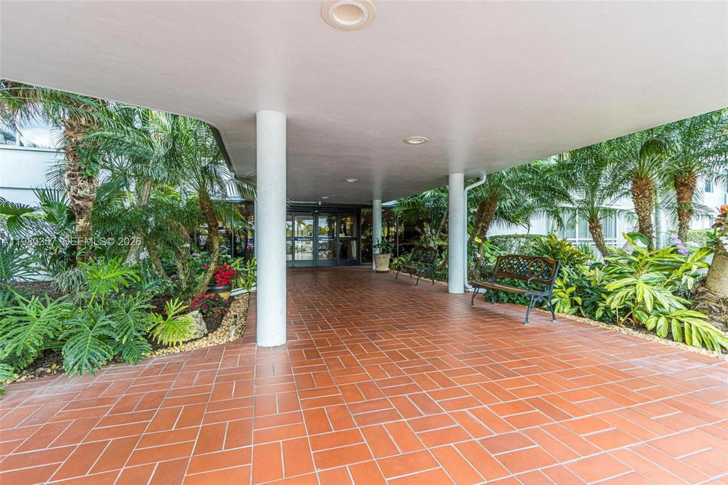 Real estate property located at 3800 Hillcrest Dr #511, Broward, Hillcrest East No 25 Cond, Hollywood, FL