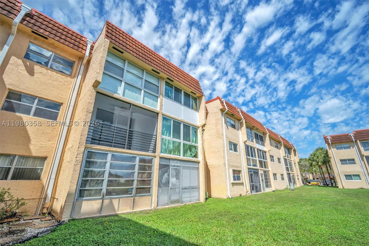 Real estate property located at 2720 Pine Island Rd #306, Broward, Sunrise Lakes 60 Condo, Sunrise, FL