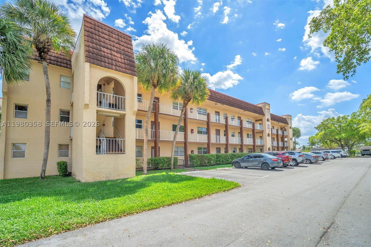 Real estate property located at 2720 Pine Island Rd #306, Broward, Sunrise Lakes 60 Condo, Sunrise, FL