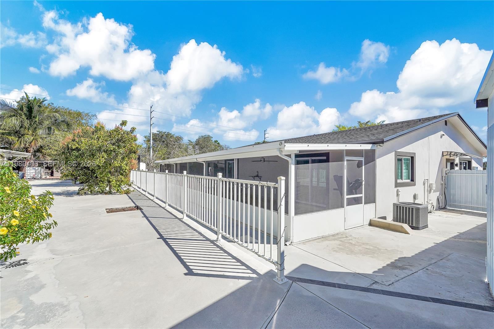 Real estate property located at 10715 168th Ter, Miami-dade, Southland Pines, Miami, FL