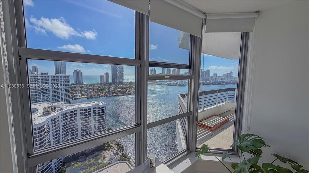 Real estate property located at 3530 Mystic Pointe Dr LPH13, Miami-dade, Mystic Pointe Tower 500 C, Aventura, FL