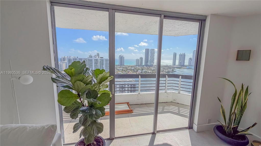 Real estate property located at 3530 Mystic Pointe Dr LPH13, Miami-dade, Mystic Pointe Tower 500 C, Aventura, FL