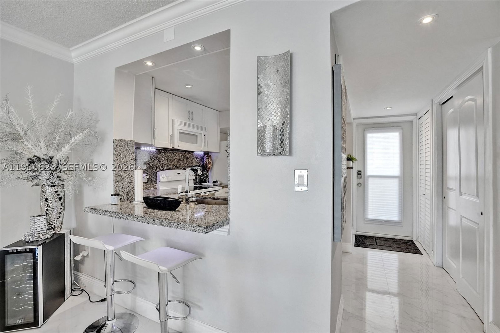 Real estate property located at 1889 Ocean Dr #114, Broward, Islands-bermuda Condo, Hallandale Beach, FL