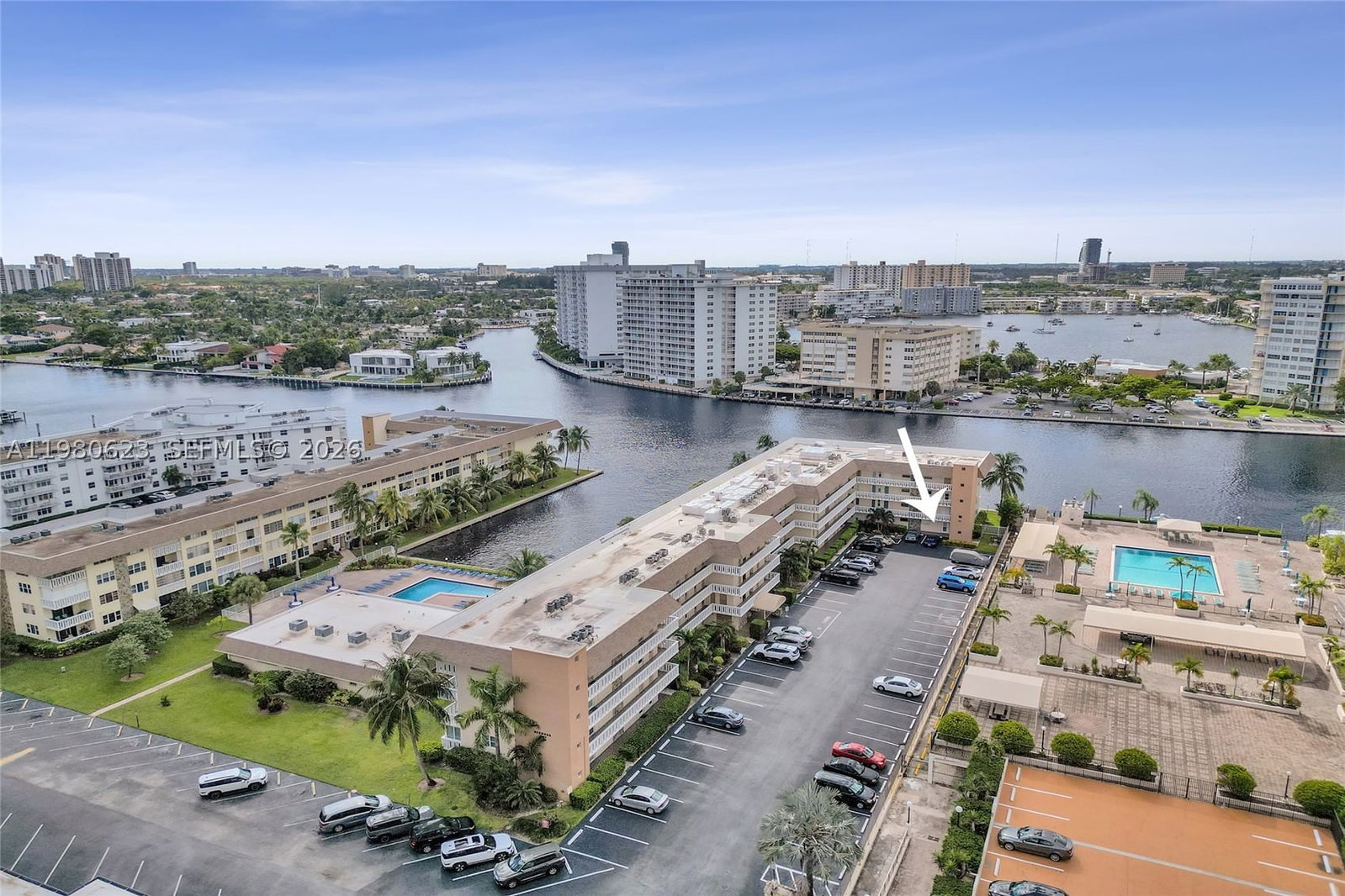 Real estate property located at 1889 Ocean Dr #114, Broward, Islands-bermuda Condo, Hallandale Beach, FL