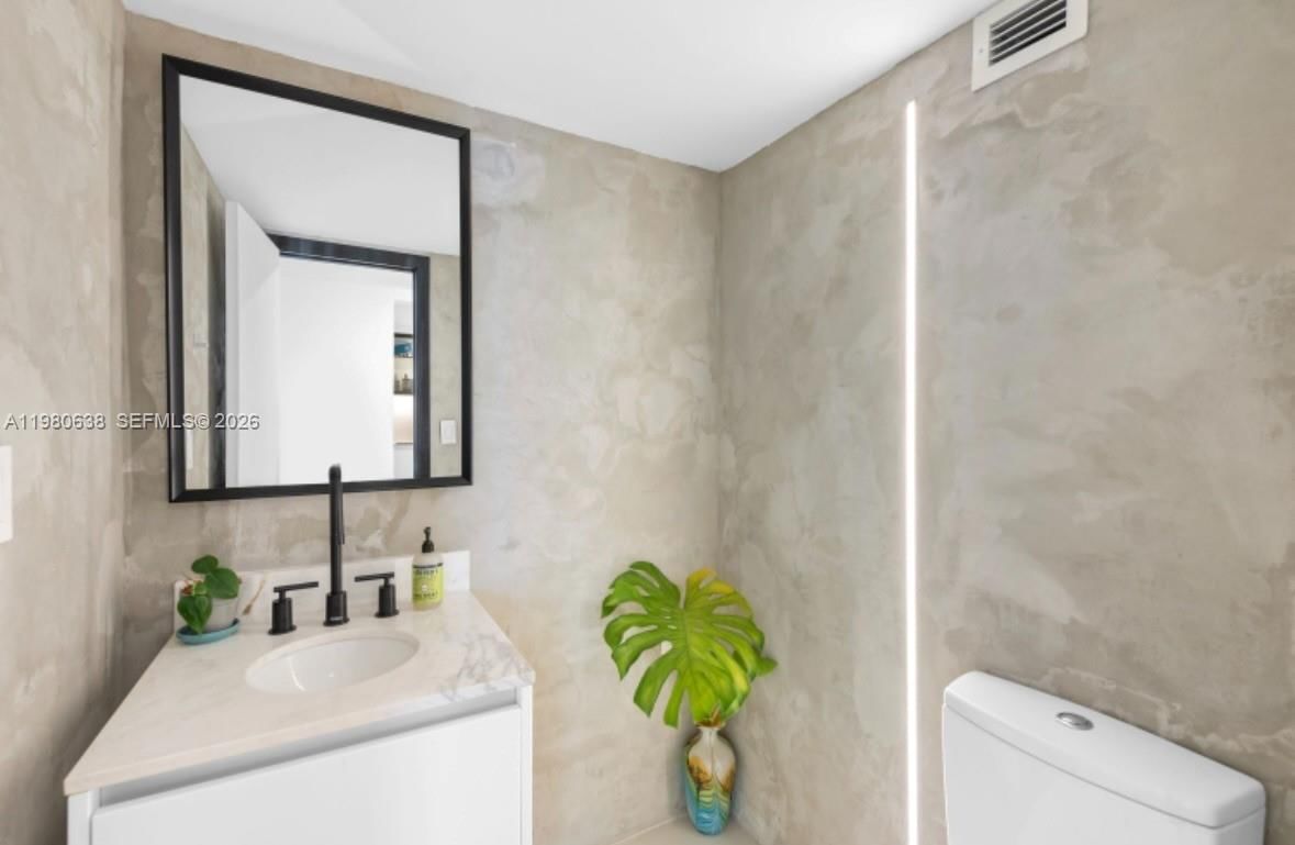 Real estate property located at 2655 Collins Ave #504, Miami-dade, Mirasol Ocean Towers Cond, Miami Beach, FL