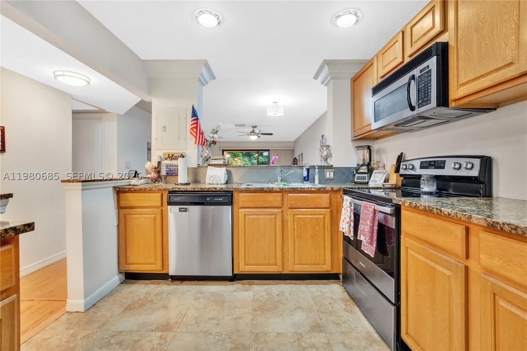 Real estate property located at 3777 78th Ave #15G, Broward, Gateland Village Sec G Co, Davie, FL