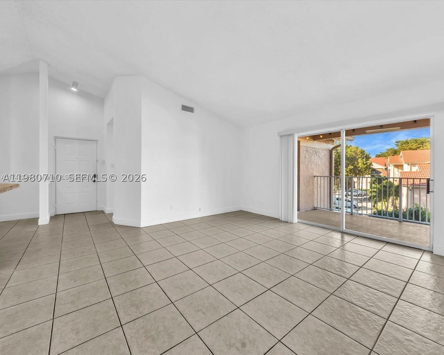 Real estate property located at 15770 106th Ter #303, Miami-dade, Royal Palm Place, Miami, FL