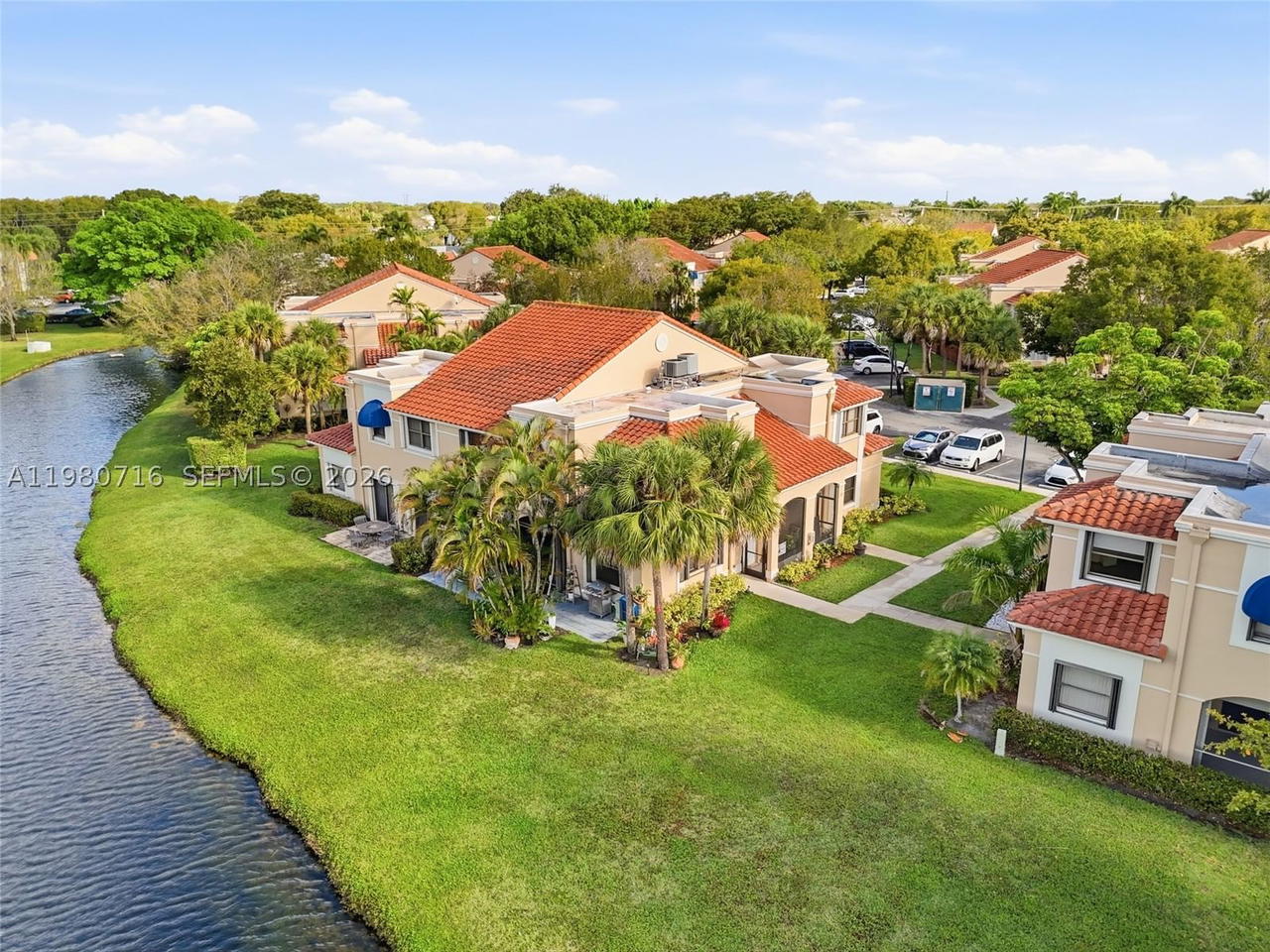 Real estate property located at 567 Racquet Club Rd #18, Broward, Bonaventure, Weston, FL