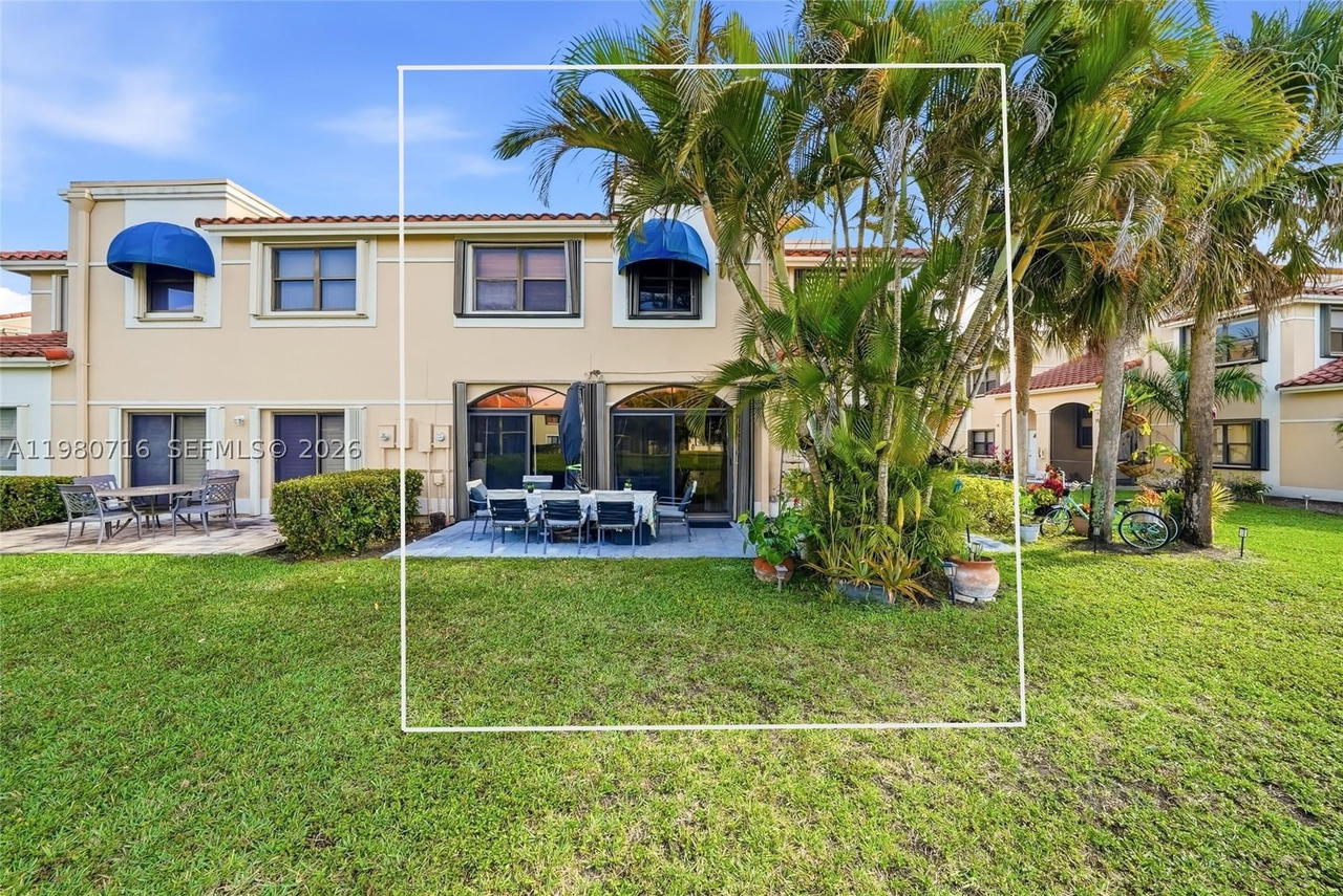 Real estate property located at 567 Racquet Club Rd #18, Broward, Bonaventure, Weston, FL