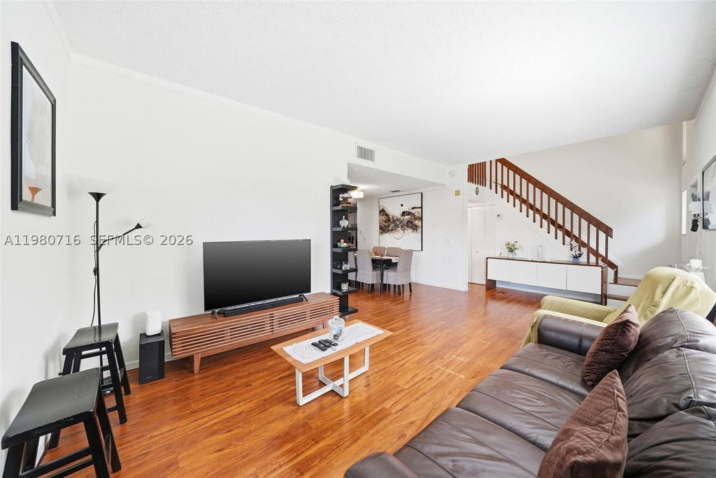 Real estate property located at 567 Racquet Club Rd #18, Broward, Bonaventure, Weston, FL
