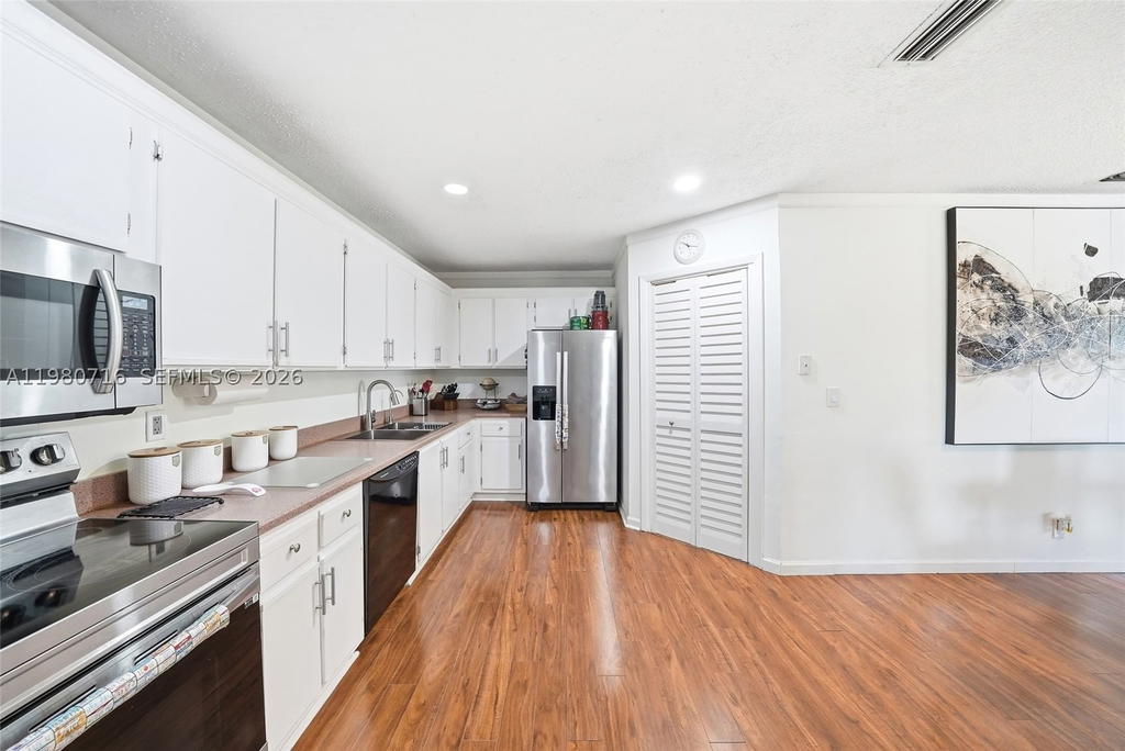 Real estate property located at 567 Racquet Club Rd #18, Broward, Bonaventure, Weston, FL