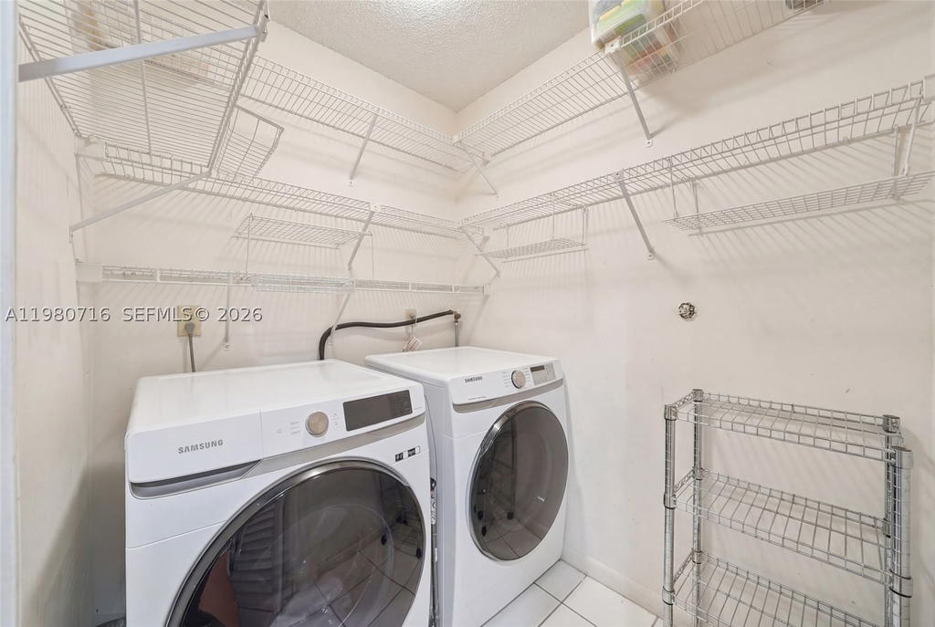 Real estate property located at 567 Racquet Club Rd #18, Broward, Bonaventure, Weston, FL