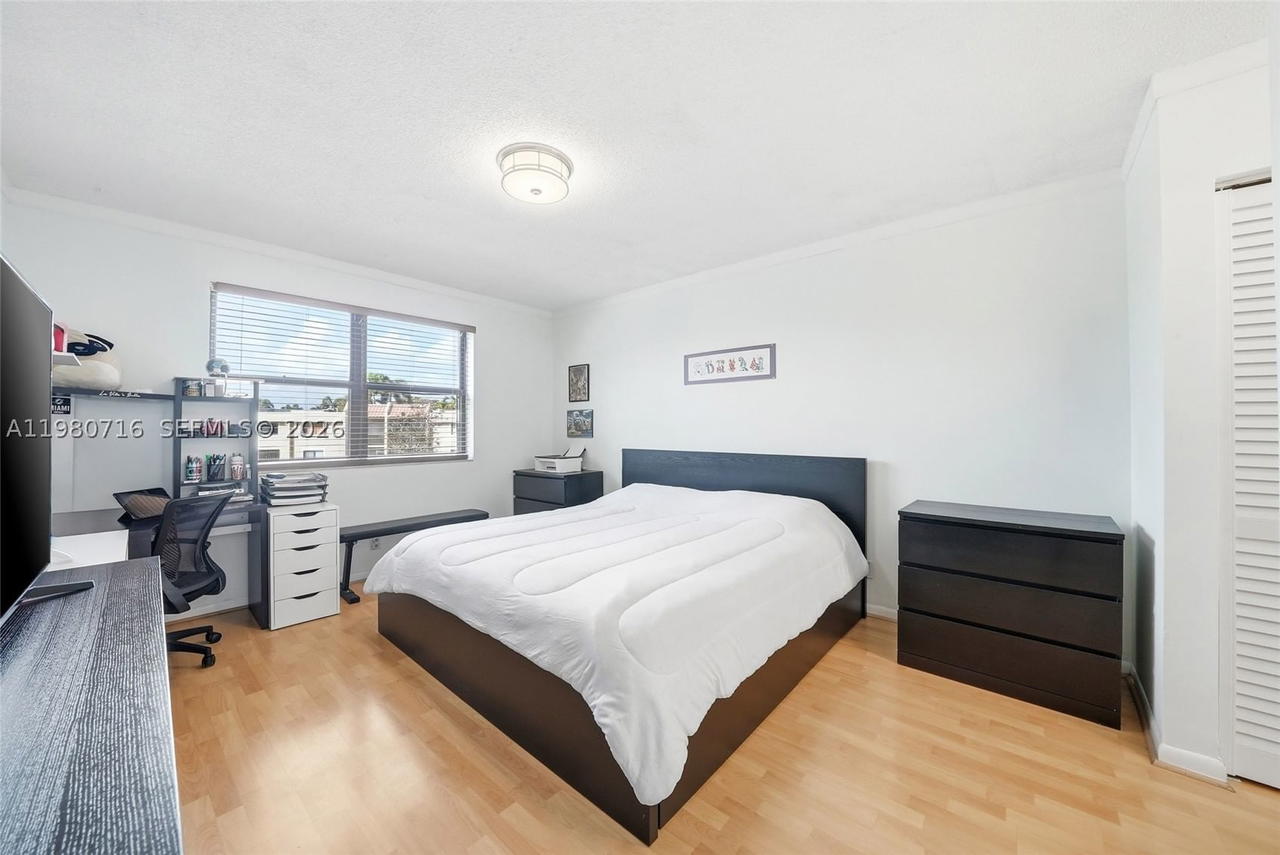 Real estate property located at 567 Racquet Club Rd #18, Broward, Bonaventure, Weston, FL