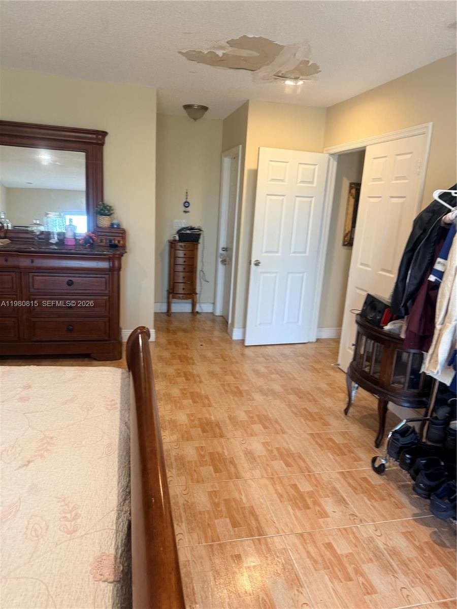 Real estate property located at 9721 213th Ter, Miami-dade, Villas Of Old Cutler, Cutler Bay, FL