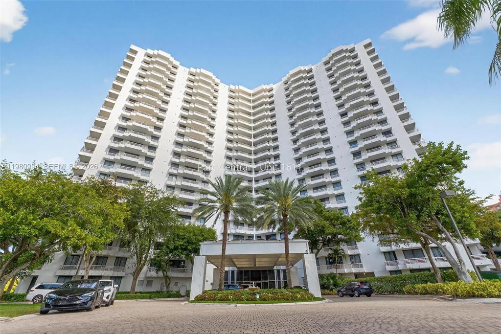 Real estate property located at 3300 192nd St #1611, Miami-dade, Parc Central Aventura Eas, Aventura, FL