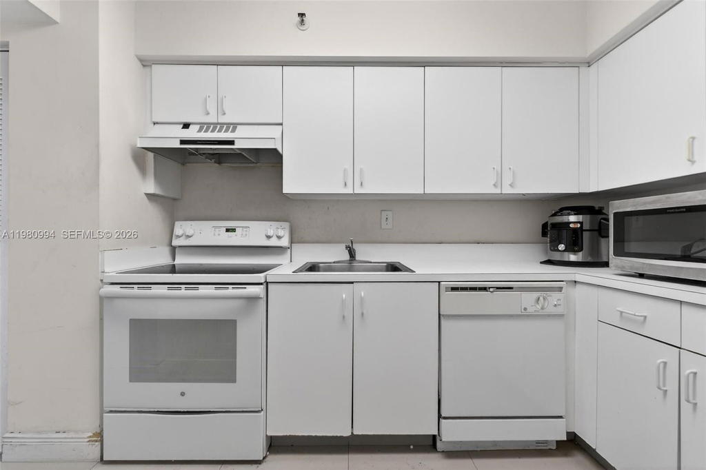 Real estate property located at 3300 192nd St #1611, Miami-dade, Parc Central Aventura Eas, Aventura, FL