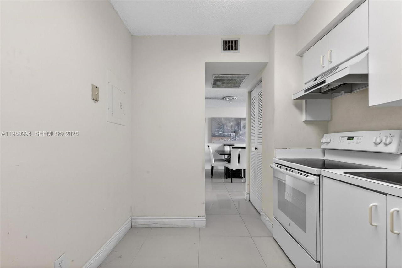 Real estate property located at 3300 192nd St #1611, Miami-dade, Parc Central Aventura Eas, Aventura, FL
