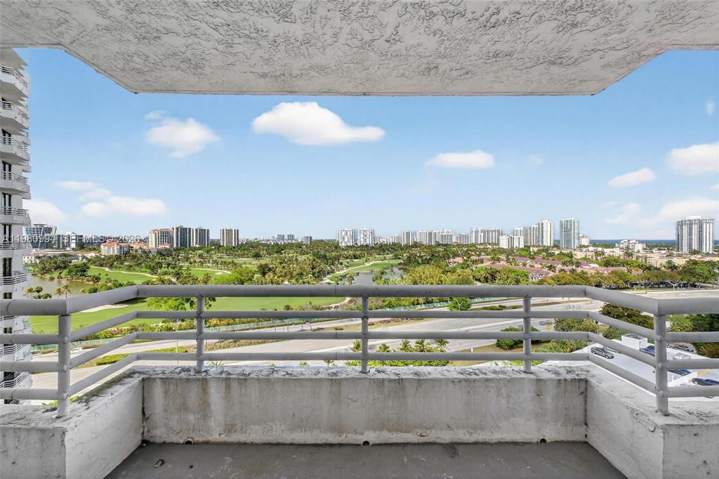Real estate property located at 3300 192nd St #1611, Miami-dade, Parc Central Aventura Eas, Aventura, FL