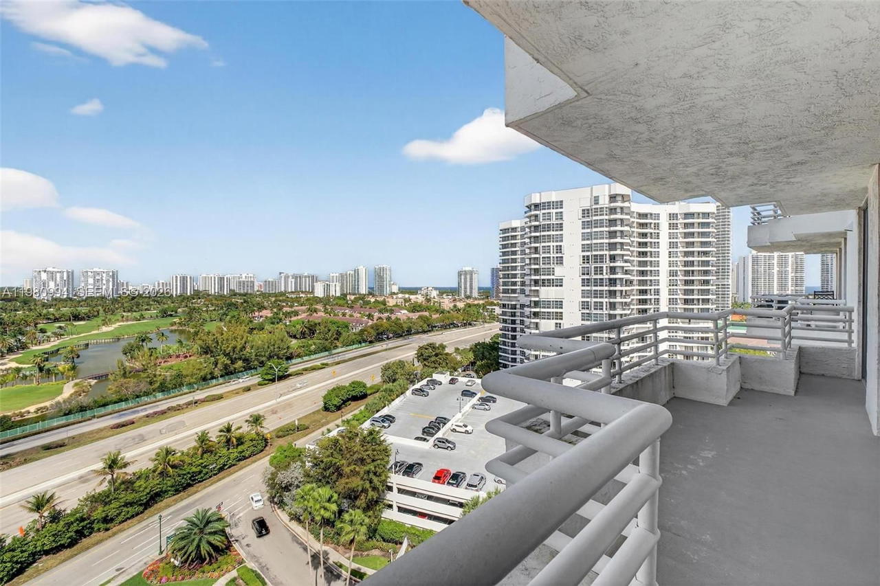 Real estate property located at 3300 192nd St #1611, Miami-dade, Parc Central Aventura Eas, Aventura, FL