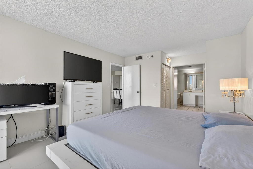 Real estate property located at 3300 192nd St #1611, Miami-dade, Parc Central Aventura Eas, Aventura, FL