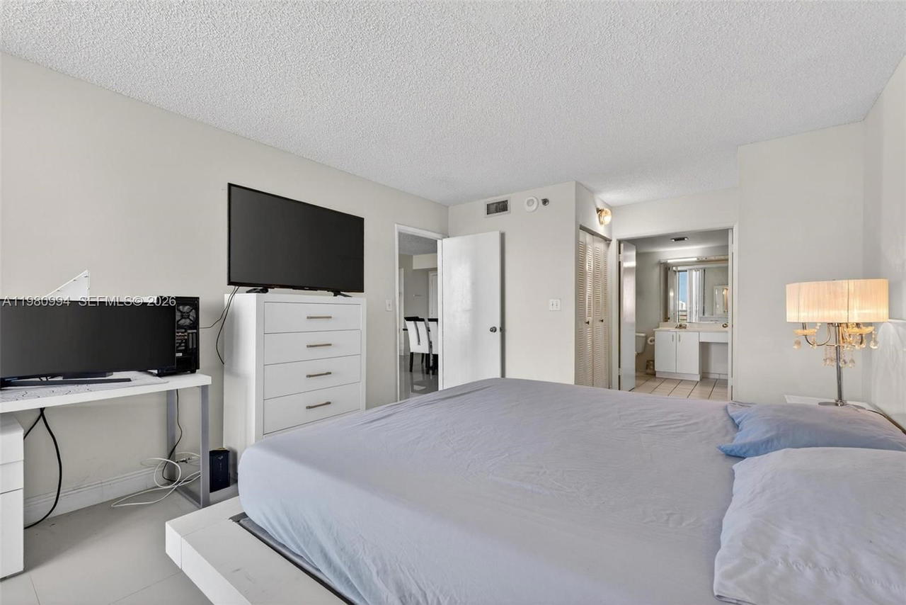 Real estate property located at 3300 192nd St #1611, Miami-dade, Parc Central Aventura Eas, Aventura, FL