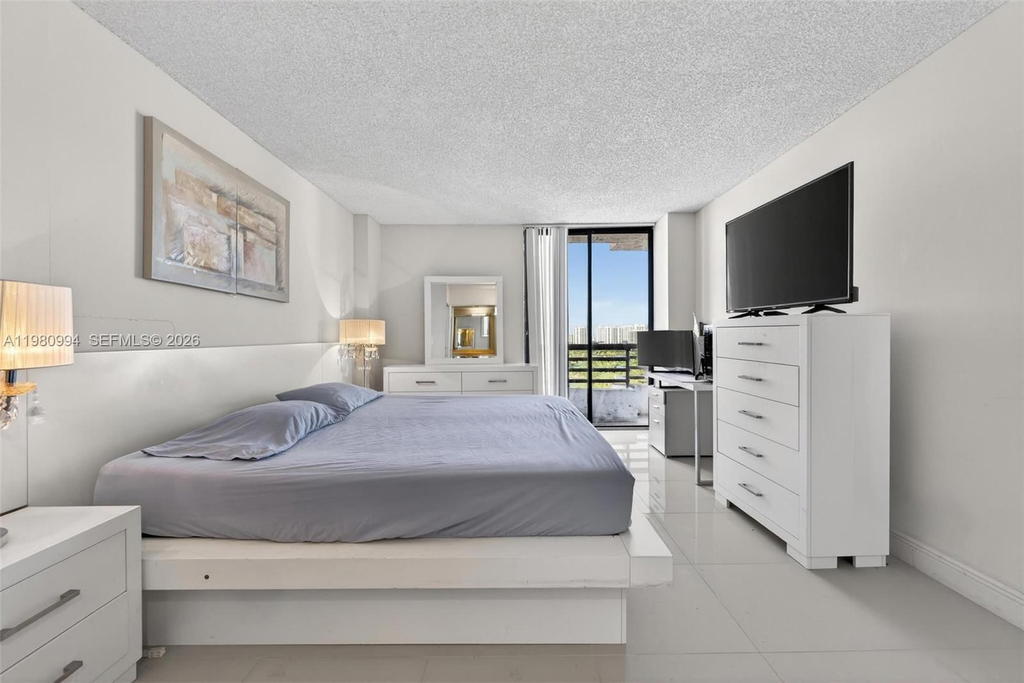 Real estate property located at 3300 192nd St #1611, Miami-dade, Parc Central Aventura Eas, Aventura, FL