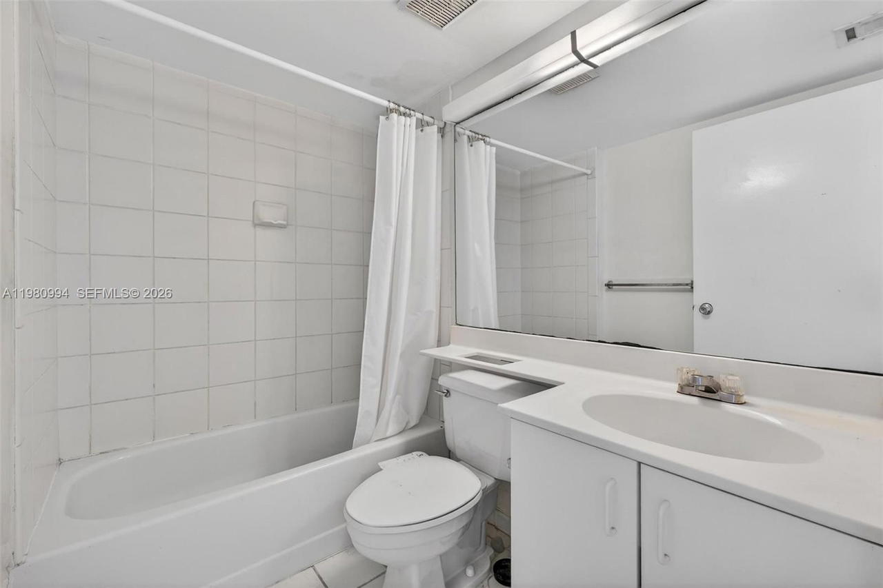 Real estate property located at 3300 192nd St #1611, Miami-dade, Parc Central Aventura Eas, Aventura, FL